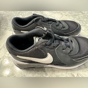 Black & White Nike Sneakers size 2Y